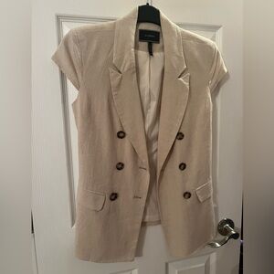 Linen Short-Sleeve blazer in cream